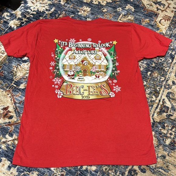 Buc-ee’s Christmas/Holiday T-Shirt It’s Beginning To Look A Lot Like Christmas - Picture 3 of 4